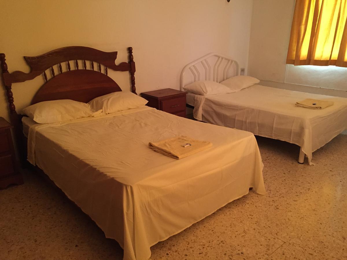 Hostal Kin-Beh Albergue Valladolid  Exterior foto